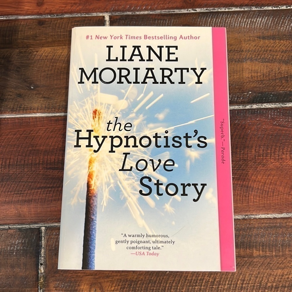 𝅺⭐️ 3/$20 Liane Moriarty the Hypnotist’s Love Story softcover book